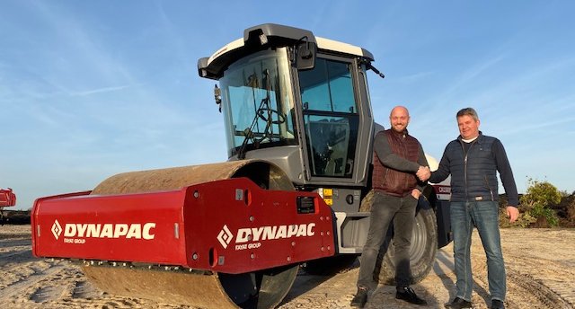 Emil Hilgen investiert in neuen Dynapac CA1500D Walzenzug