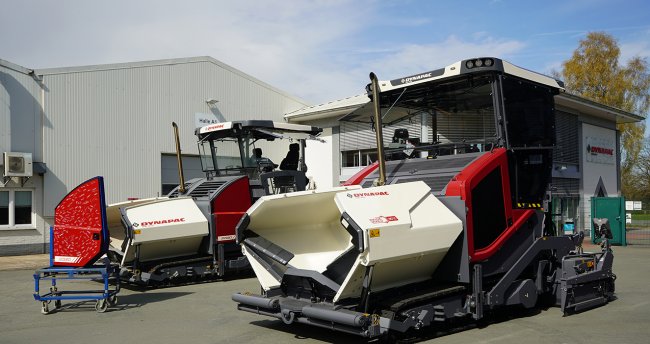 Dynapac bids farewell to the last SD2500CS large paver with a  joint celebration